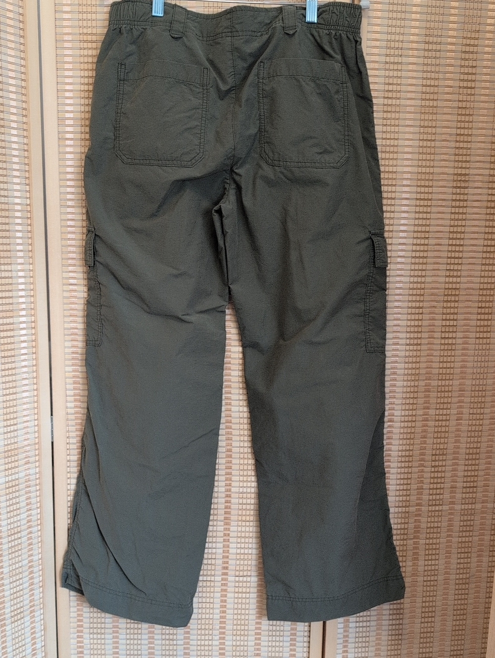Old Navy Women's Wide Leg Full Length Cargo Pants in Olive - Picture 4 of 4